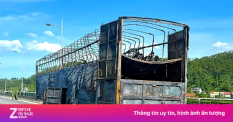 Xe container chở hơn 100 xe máy bốc cháy trên cầu Bến Thủy 2