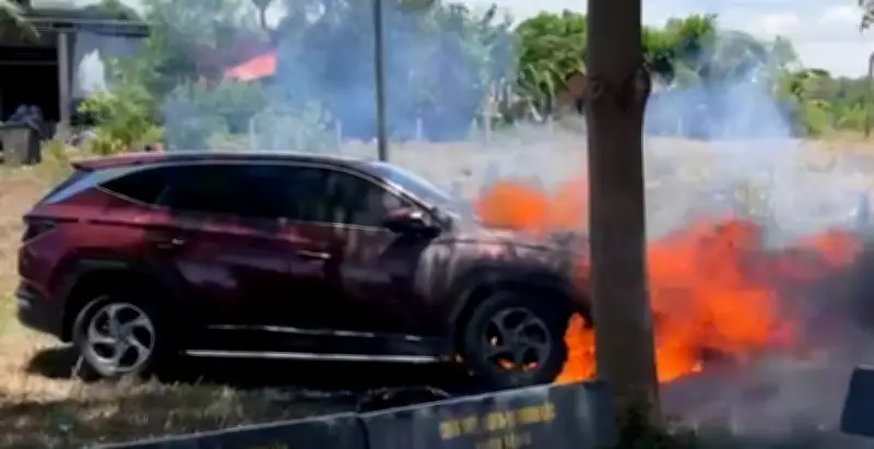 Xe Hyundai Tucson bốc cháy khi chủ xe đang dự đám cưới