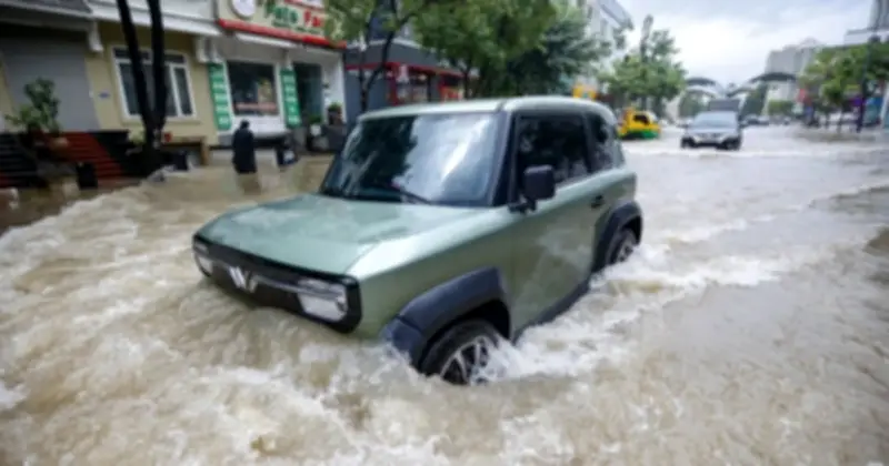 Xe điện có an toàn khi đi qua vùng ngập nước mùa mưa?