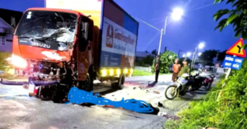 Xe máy chở 3 tông xe tải ở Tây Ninh, cả 3 tử vong do rượu bia