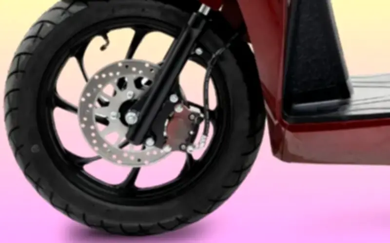 Xe máy điện giá 23 triệu đồng thiết kế thanh lịch, trang bị như xe xăng