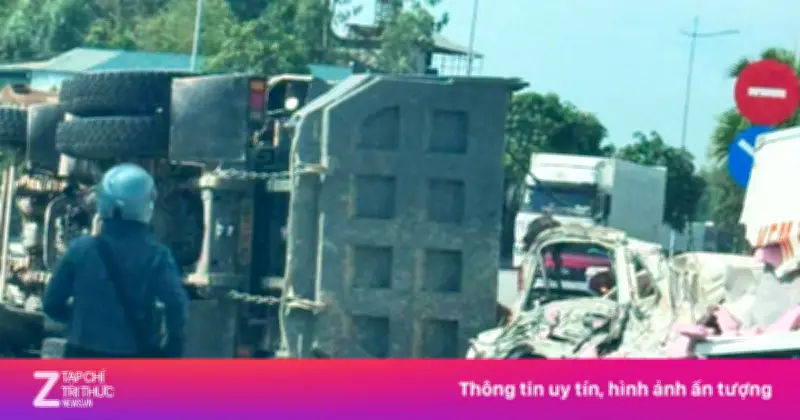 Xe tải va chạm xe ben trên Quốc lộ 18, tài xế nguy kịch