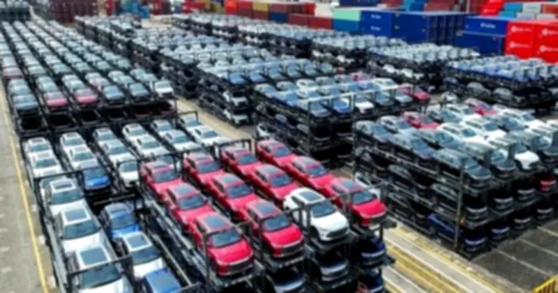 Xe Trung Quốc mất giá nhanh gấp đôi, người mua sớm chịu thiệt