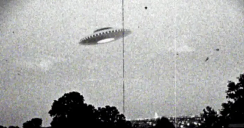 Xôn xao hồ sơ mật UFO của Mỹ: Những vụ chạm trán nổi da gà