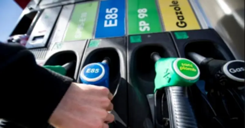 Xăng E85 rẻ hơn đáng kể, 400.000 xe Pháp từ bỏ xăng truyền thống