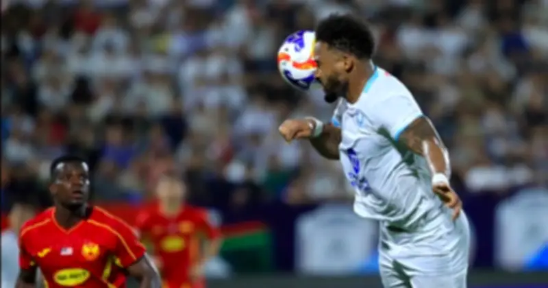 Xuân Son đáp trả chỉ trích bằng hat-trick vào lưới SLNA
