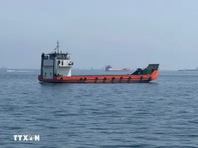 Ba tàu chở dầu Ấn Độ đi qua eo biển Hormuz an toàn