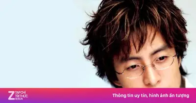 Bae Yong Joon cùng vợ con du lịch Singapore, hội ngộ Park Shin Hye