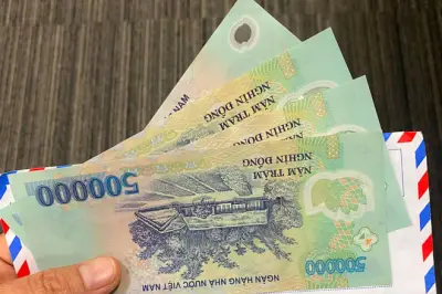 Biếu bố mẹ 2 triệu mỗi tháng: Tôi chết lặng khi đọc tin nhắn của vợ