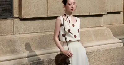 Blazer và chân váy dáng dài: Bí quyết tạo phong cách công sở thanh lịch mùa hè