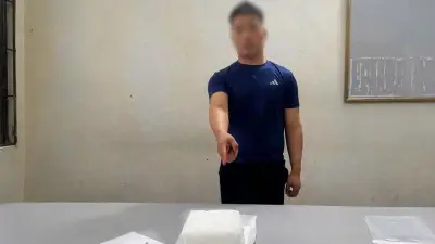 Bắt quả tang 3 đối tượng dẫn đường xuất cảnh trái phép, phát hiện gần 1kg ma túy đá