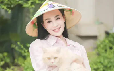 Ca sĩ Khánh Ly: Tiến sĩ âm nhạc, giảng viên Học viện Âm nhạc Quốc gia và cuộc sống đáng ngưỡng mộ