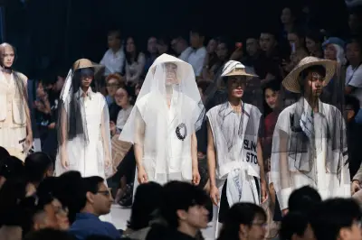 Các nhà thiết kế tái sinh di sản văn hóa truyền thống trên sàn runway Việt