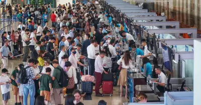 Chiêu tiết kiệm tiền vé máy bay mùa hè của nhiều gia đình