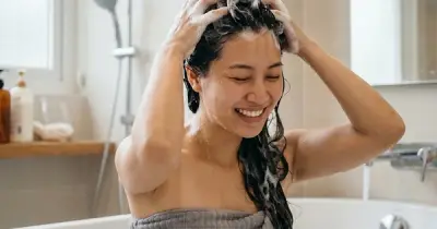 Chuyên gia tiết lộ cách gội đầu chuẩn nhất cho tóc khỏe đẹp