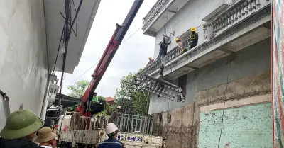 Cưỡng chế thi hành án tại nơi xảy ra vụ xịt nước vào thợ tháo dỡ ở Hà Nội