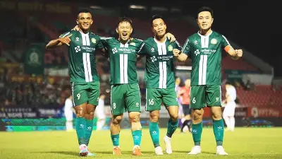 Công Phượng, Xuân Trường, Minh Vương cùng nhau nâng cúp vô địch đầu tiên trong sự nghiệp