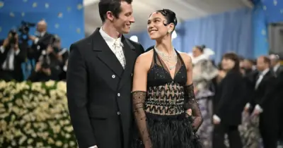 Dua Lipa và Callum Turner bí mật tổ chức đám cưới tại Anh
