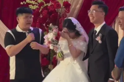 Em trai khóc nấc, chúc chị gái 'sống lâu trăm tuổi' trong đám cưới