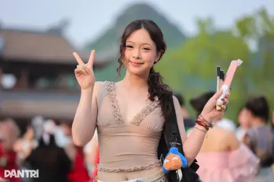 Gen Z biến lễ hội âm nhạc thành sàn diễn thời trang ngoài trời