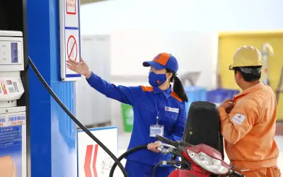 Giá xăng dầu tiếp tục giảm mạnh, xăng E10 còn hơn 20.000 đồng/lít