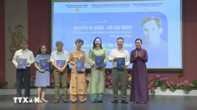 Giới thiệu sách ảnh song ngữ Nguyễn Ái Quốc - Hồ Chí Minh với nước Pháp