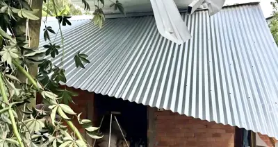 Giàn lốc làm sập gian bếp, 3 mẹ con chạy thoát trong gang tấc ở TPHCM