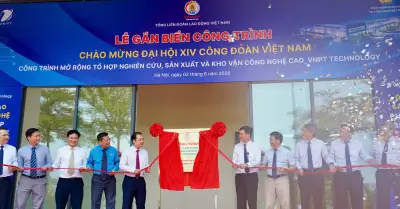 Gắn biển công trình mở rộng tổ hợp nghiên cứu sản xuất công nghệ cao VNPT
