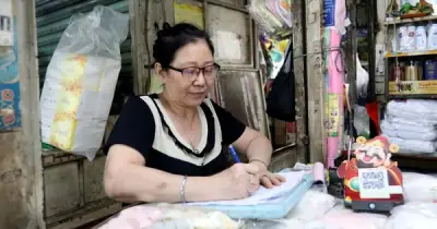 Hộ kinh doanh kêu khổ vì vừa kê khai điện tử vừa ghi sổ tay