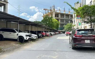 Hà Nội: Bất chấp tối hậu thư, nhiều bãi xe không phép vẫn hoạt động