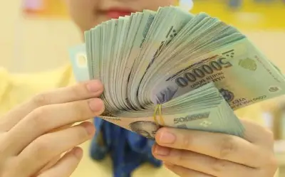 Hà Nội cấm phương tiện nhiều tuyến đường hai ngày, lương công chức cao nhất 25 triệu từ 1/7