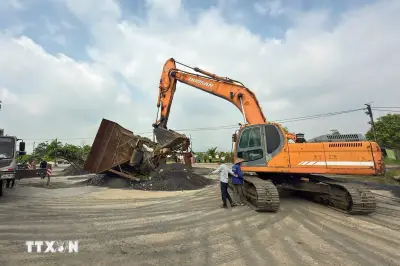Hà Nội cưỡng chế 6 bến vật liệu xây dựng không phép ven sông