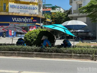 Hà Nội nóng 40,8 độ C, nắng nóng gay gắt kéo dài đến 26/6