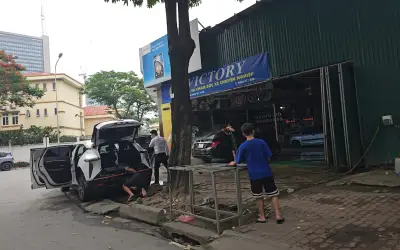 Hà Nội: Vì sao gara ô tô trên đất công ở Nam Trung Yên vẫn tồn tại?