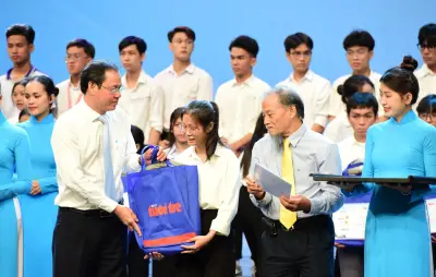 Hành trình 20 năm học bổng Tiếp sức đến trường từ câu chuyện hai lần đậu đại học