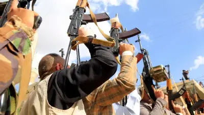 Houthi tấn công tên lửa vào Israel, cấm tàu Israel qua Biển Đỏ