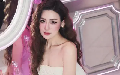Á hậu Tú Anh xinh đẹp như búp bê trong bộ ảnh mới