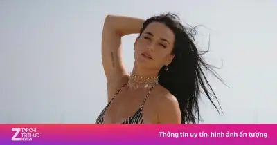 Katy Perry 'đá xoáy' dàn tình cũ John Mayer, Orlando Bloom trong đêm diễn