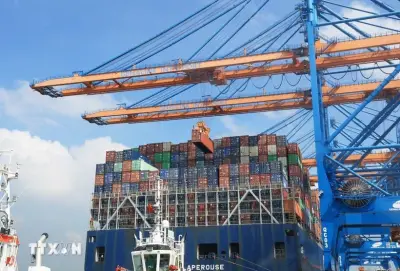Kinh tế Việt Nam tăng tốc giữa bất ổn toàn cầu
