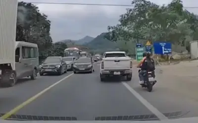 Lạng Sơn: Tài xế ô tô 'đi kiểu khôn lỏi' vượt ẩu trên Quốc lộ 1 bị xử phạt