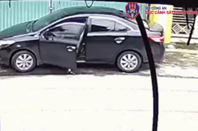 Mở cửa ô tô không quan sát có thể bị phạt tới 20 triệu đồng