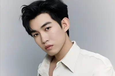 Mỹ nam phim ngắn Trung Quốc bỏ nghề về quê bán trái cây vì AI cướp việc