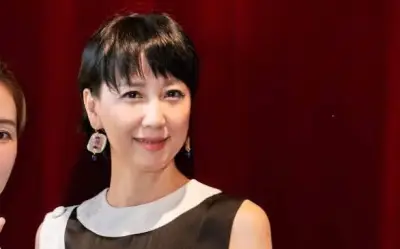 Mẹ vợ Đoàn Văn Hậu tuổi trung niên cứ xuất hiện là gây chú ý