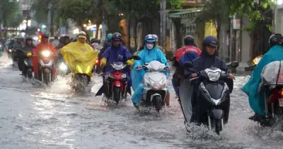 Mưa lớn chiều 11.6, nhiều tuyến đường TP.HCM ngập nặng