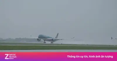 Mưa lớn khiến nhiều chuyến bay không thể hạ cánh ở Tân Sơn Nhất