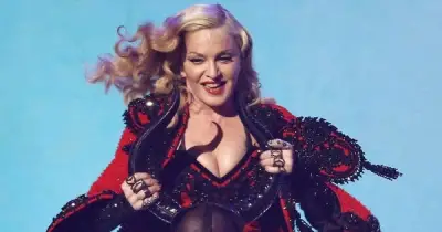 Madonna tính 'hồi sinh' sách ảnh khỏa thân Sex sau hơn 30 năm