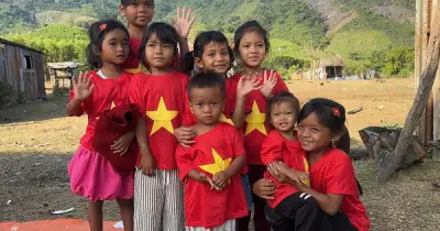 Mang sữa lên bản: Hành trình yêu thương đến trẻ em vùng khó khăn