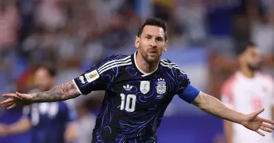 Messi lập kỷ lục ghi bàn 7 trận World Cup liên tiếp, Argentina toàn thắng vòng bảng