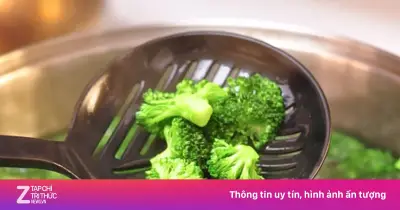 Mẹo luộc rau xanh giòn: Thêm thứ này khi luộc rau sẽ xanh mướt