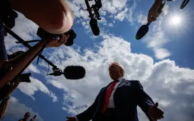 Ông Trump yêu cầu Israel và Iran ngừng bắn ngay lập tức